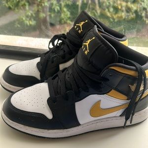 Bumble yellow Jordan’s